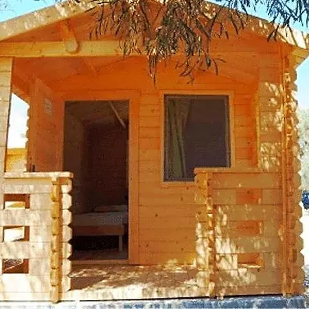 Surfing Huts 2*