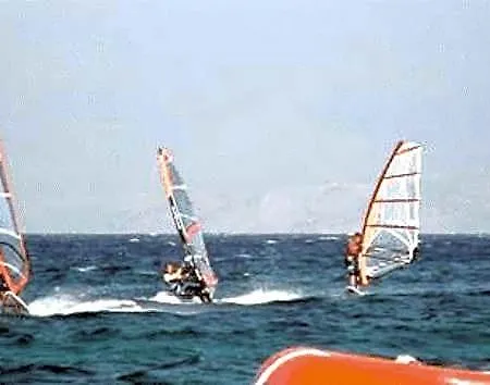 ホテル Surfing Huts パロス島