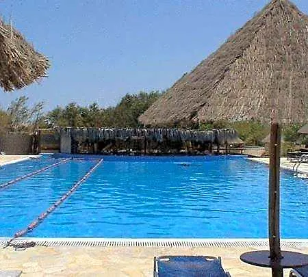 Szálloda Surfing Huts 2*